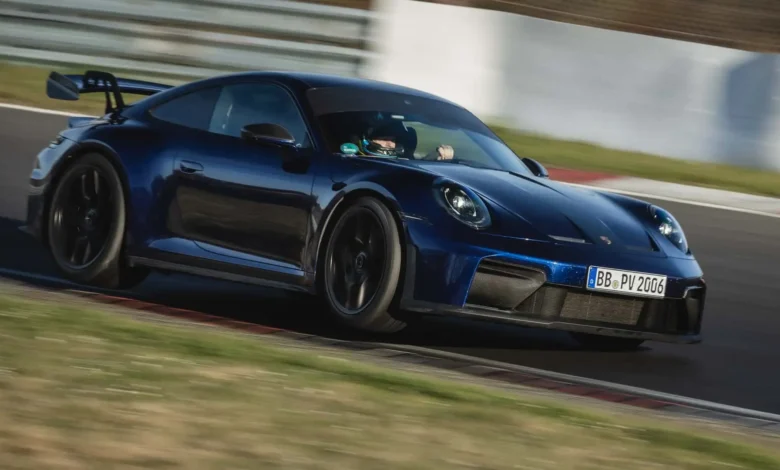 بورشه-911-gt3-موديل-2025-تحطّم-الرقم-القياسي-على-حلبة-نوربورغرينغ-لناقل-الحركة-اليدوي!