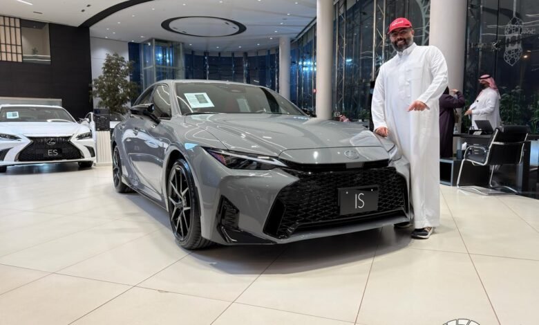 لكزس-is-موديل-2026-الجديدة-تصل-السعودية-بتحديثات-فيس-ليفت-وتجهيزات-داخلية-متطورة