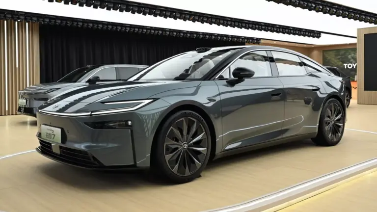 تويوتا-تكشف-السعر-المفاجئ-لـ-bz7،-أفخم-سيارة-كهربائية-لها-حتى-الآن